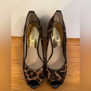Michael Michael Kors cheetah print peep toe heels - size 8